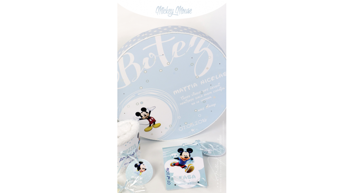 Trusou de botez brodat pentru baieti cu Mickey Mouse, Little man 1